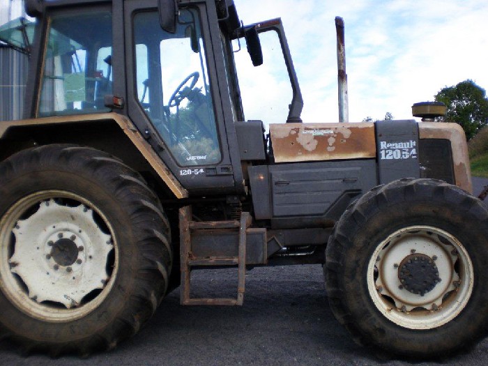 Tracteur agricole Renault 120-54