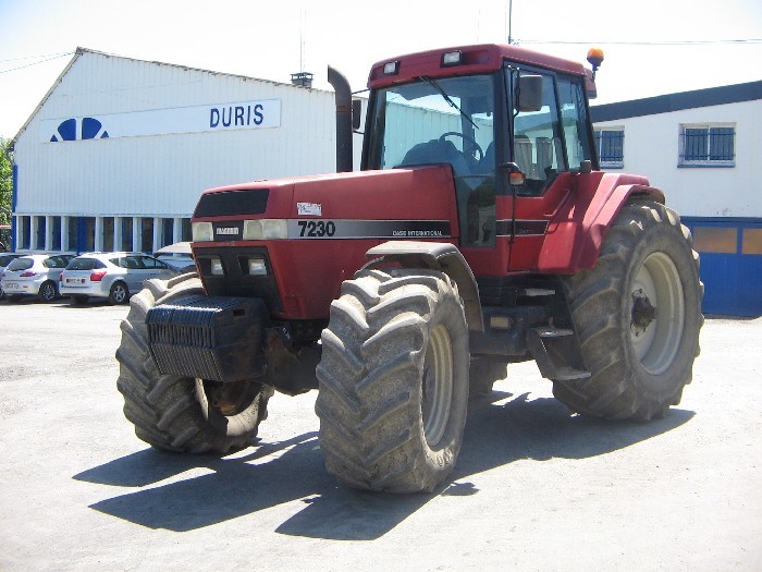 Tracteur agricole Case 7230