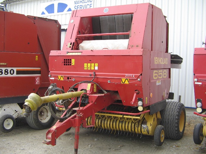 Presse ronde New Holland 658
