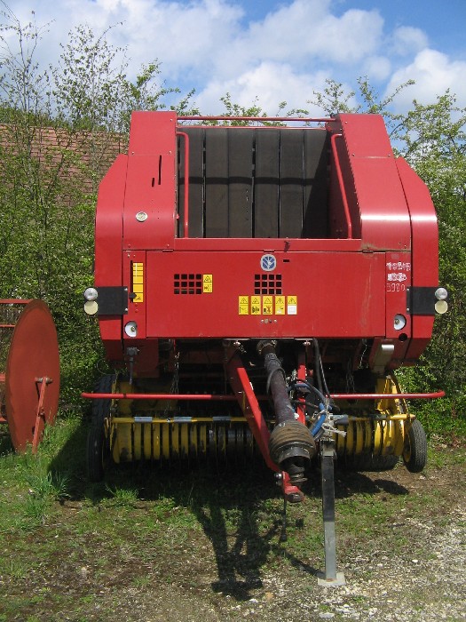 Presse ronde New Holland BR750
