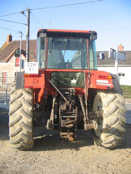 Tracteur agricole Fiat F100