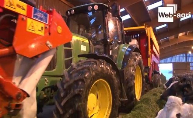 Affouragement au vert au Gaec de la Ruette