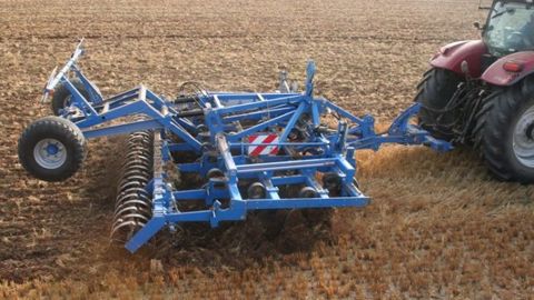 Les vibro et cultivateurs Carré disponibles en version traînée Les vibro et cultivateurs Carré disponibles en version traînée