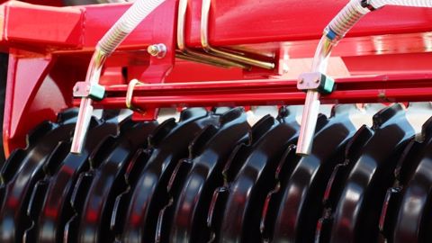 Subtil mélange de décompacteur et de semoir à colza
