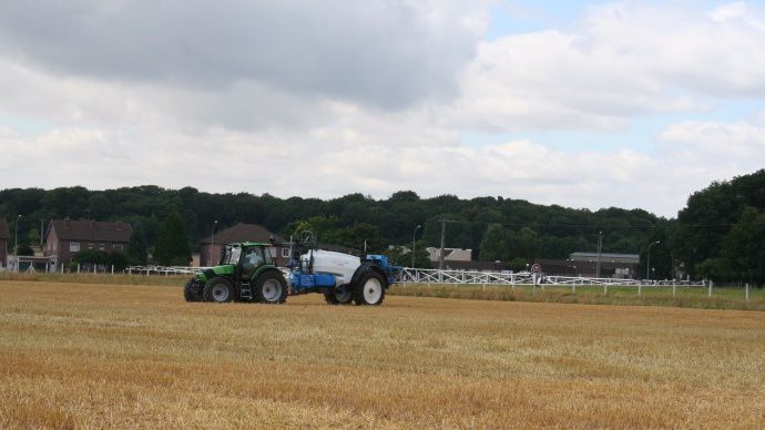 Chantier d'épandage de produits phytosanitaires
