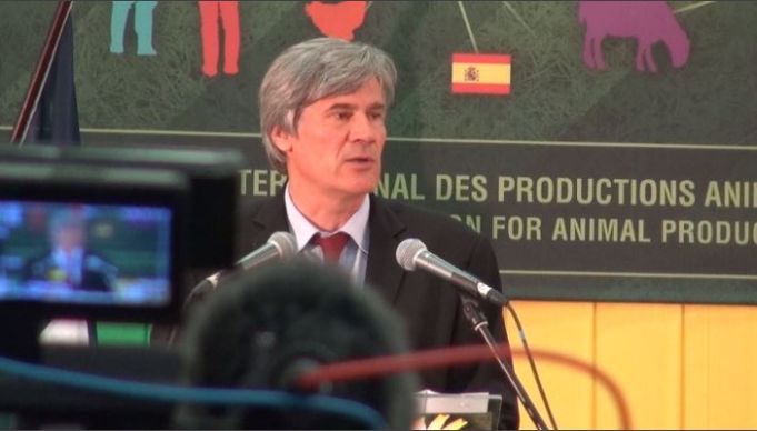 Stépahe Le Foll pronoçant son discrours au Space.