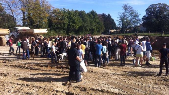 Manifestation sur les terres de Philippe Layat, en cours d'expropriation.