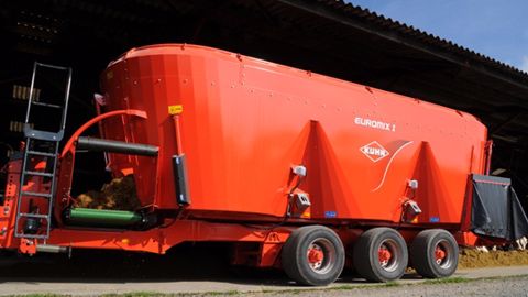 Jusqu’à 45 m3 de capacité pour l’Euromix I à trois vis verticales Jusqu’à 45 m3 de capacité pour l’Euromix I à trois vis verticales