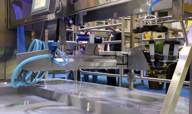 Fini l'hydraulique et les systèmes pneumatiques, les mouvements du bras sont désromais gérés par des moteur électriques.