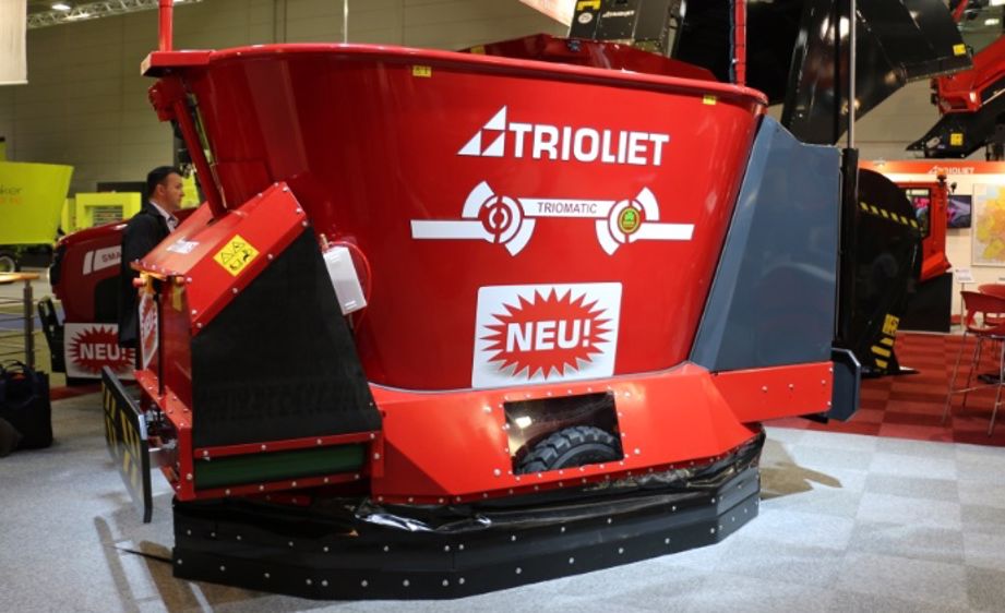 Triomatic T15, un wagon à roues pour mélanger et distribuer les rations