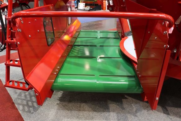 Le tapis fait un mètre de large.