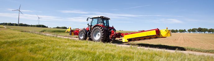 La faucheuse Fella SM 3570 TL-KC au transport faucheuse avec conditionneur Fella SM 3570 TL-KC