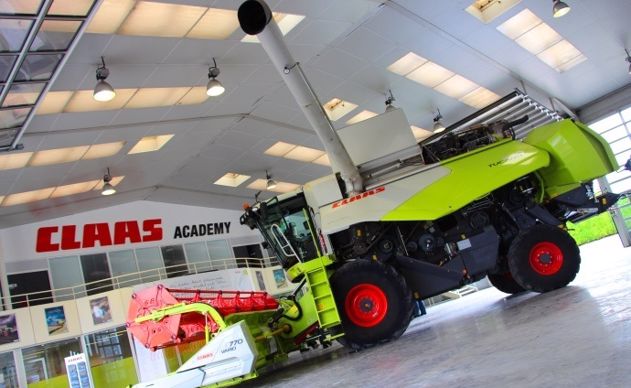 Claas Tucano