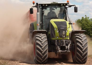 Deux nouveaux modèles d'Axion viennent compléter l'offre des 800. (©Terre-net Média)