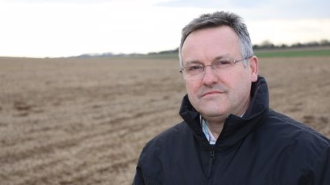 Eric Boisleux est président de l'Apad 62 (Association pour une agriculture durable), association d'agriculteurs qui s'intéressent à l'agriculture de conservation. « Cette association a vocation à former au semis direct sous couvert végétal et à accompagner l’évolution. Chaque agriculteur est technicien du groupe. » (©Terre-net Média) Eric Boisleux est président de l'Apad 62 (Association pour une agriculture durable), association d'agriculteurs qui s'intéressent à l'agriculture de conservation. « Cette association a vocation à former au semis direct sous couvert végétal et à accompagner l’évolution. Chaque agriculteur est technicien du groupe. » (©Terre-net Média)
