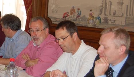 De gauche à droite: Jean-Louis Cazaubon, 1er vice-président de l'Apca, Guy Vasseur, président, Claude Cochonneau et Christophe Hillairet. (©Apca)