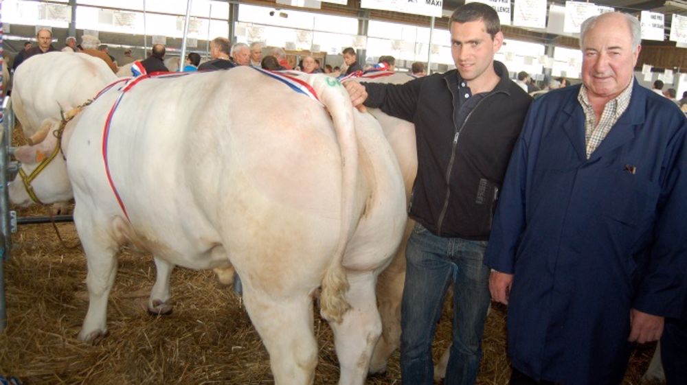Samuel Vacheron et Charles Guedjou, de la ferme du Verne à la Comelle (71), remportent le Prix Vallée. (©Acti-Ouest) Samuel Vacheron et Charles Guedjou, de la ferme du Verne à la Comelle (71), remportent le Prix Vallée. (©Acti-Ouest)