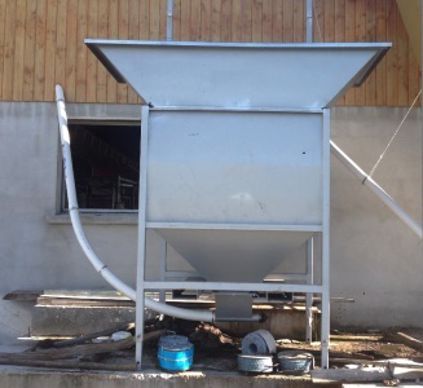 Silo à chargement par le haut au godet.