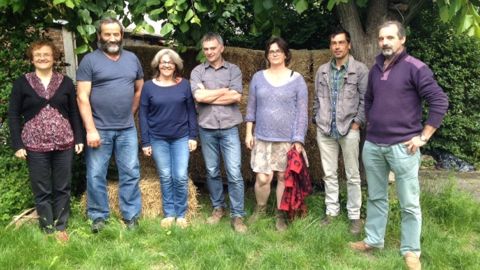 Les sept membres du secrétariat national de la Confédération paysanne, désigné le 21 mai 2015: (de g. à dr.) Michèle Roux, Josian Palach, Annie Sic, Laurent Pinatel, Judith Carmona, Emmanuel Aze et Mikel Hiribarren. (©Terre-net Média)