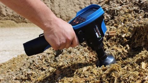  Le Moisture Tracker est un nouveau scanner portatif à infrarouge (NIR) développé aux Etats-unis par Digi-Star. Il mesure directement le taux de matière sèche des fourrages au silo, en vert, ou fauché au champ. (©DR)