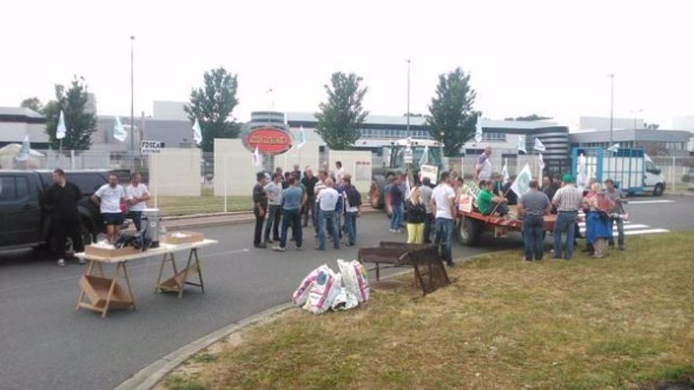 Blocage d'un abattoir par la Fnsea, JA et la Fnb (@Fnsea)