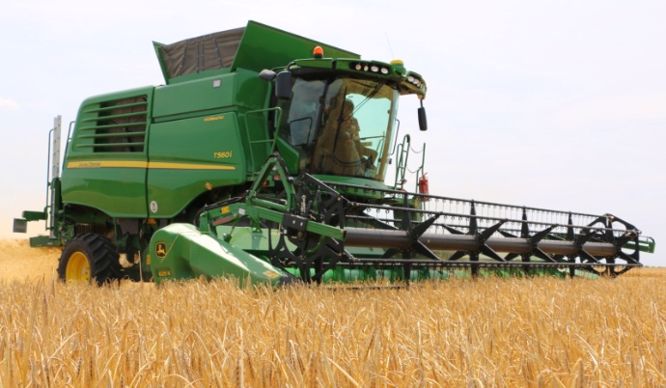 Côté largeur de coupe, en fonction des machines elle s’étend de 6.16 à 12.20m comme sur la précédente gamme.