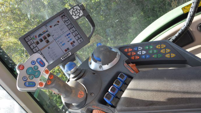 Les regroupement des commandes regroupées sur l’accoudoir : un gage d’ apporte une ergonomie et de un confort d’utilisation à l’utilisateur. 