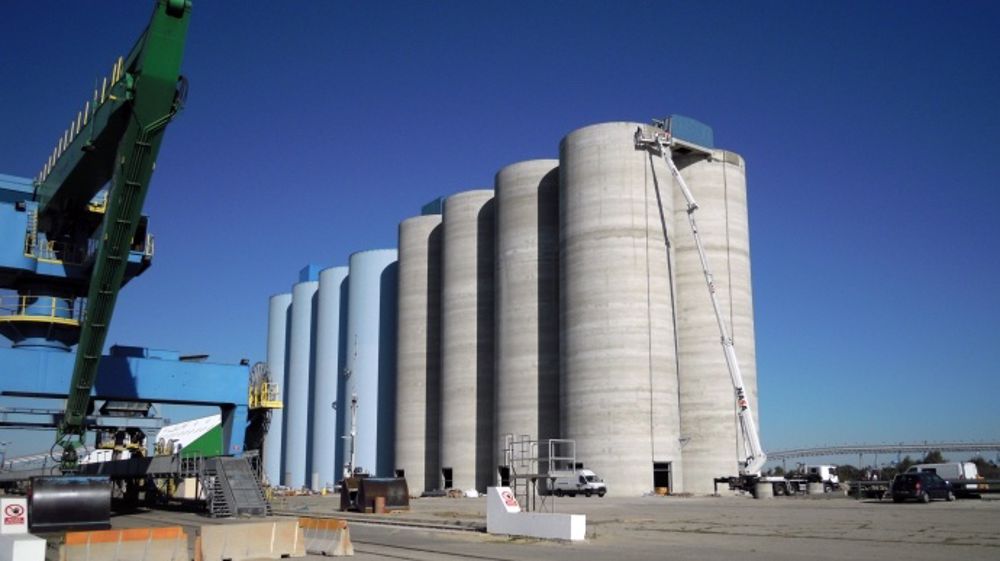 Silos de Fos-sur-Mer d'une capacité de 60 000 t. (©Cérévia)