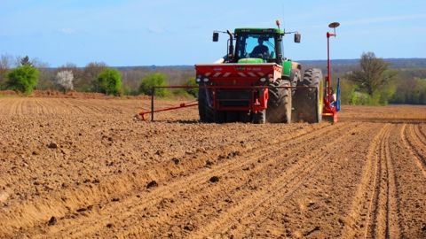 Au-delà de la pratique déjà courante au printemps, Compo Expert parie sur le développement de la fertilisation localisée aux semis d'automne. (©Terre-net Média)