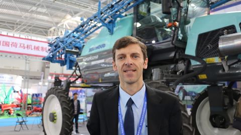 Sébastien Tremblais, directeur général de Berthoud au salon Ciame en Chine (©Terre-net média)