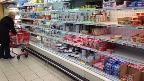 Grâce aux dons de lait des éleveurs, les associations comme les Restos du Cœur recevront des produits laitiers locaux (fromage, lait, beurre,…). (©Terre-net Média) Grâce aux dons de lait des éleveurs, les associations comme les Restos du Cœur recevront des produits laitiers locaux (fromage, lait, beurre,…). (©Terre-net Média)