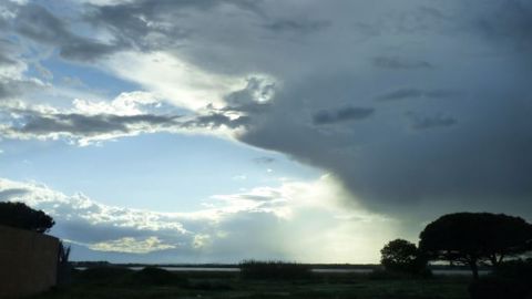 Samedi, une nouvelle perturbation très pluvieuse traversera le pays d'ouest en est du matin au soir. (©Terre-net Média) 