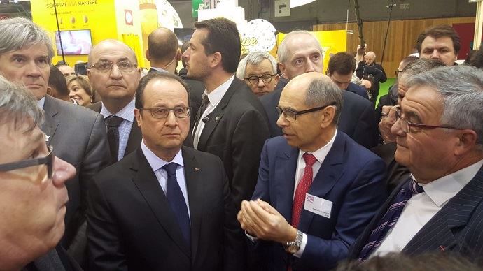 François Hollande lors de sa visite du Salon de l'agriculture en compagnie de Stéphane Le Foll.