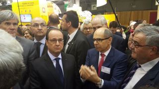 François Hollande s'est fait huer dans les allées du Sia 2016. (©Terre-net Média) François Hollande s'est fait huer dans les allées du Sia 2016. (©Terre-net Média)