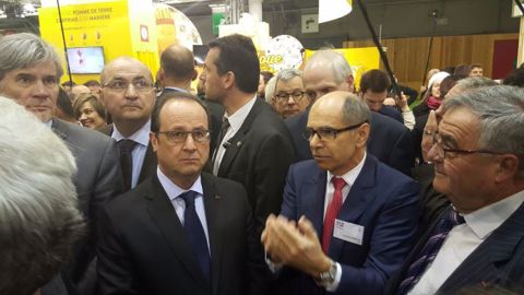 François Hollande s'est fait huer dans les allées du Sia 2016. (©Terre-net Média) François Hollande s'est fait huer dans les allées du Sia 2016. (©Terre-net Média)