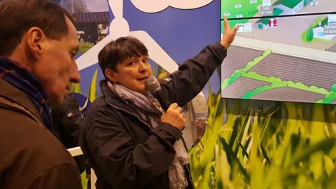 Christine Vazeille est installée en production laitière à Saint-Just-près-Brioude en Haute-Loire, sur une exploitation de 110 ha et un troupeau de 70 vaches montbéliardes. (©Terre-net Média) Christine Vazeille est installée en production laitière à Saint-Just-près-Brioude en Haute-Loire, sur une exploitation de 110 ha et un troupeau de 70 vaches montbéliardes. (©Terre-net Média)