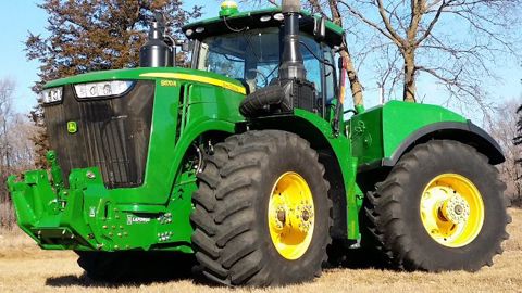 Le relevage avant Laforge PowerFold est disponible pour les tracteurs John Deere 7R, 8R et 9R. (©Laforge) Le relevage avant Laforge PowerFold est disponible pour les tracteurs John Deere 7R, 8R et 9R. (©Laforge)