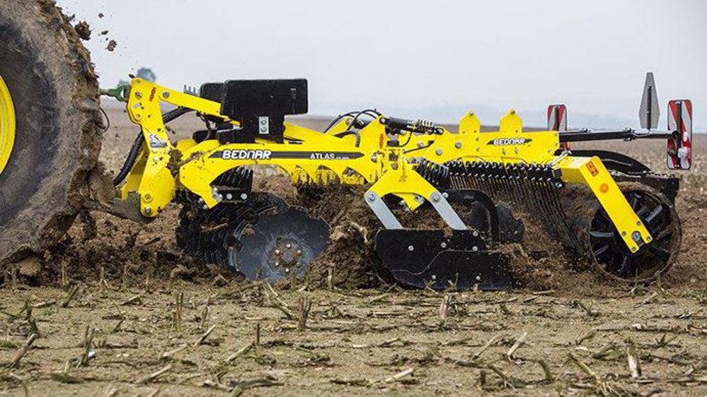 Bednar Atlas AN : déchaumeur porté en 3 et 3.5 m plus adapté à la France que la version 12 m. (©Bednard)