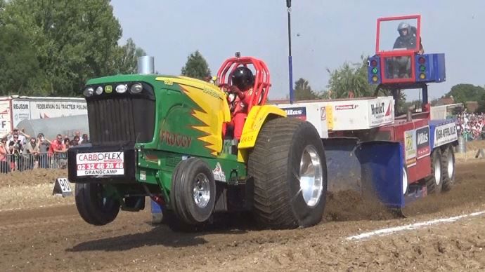 Tracteur Pulling à Clermont Ferrand