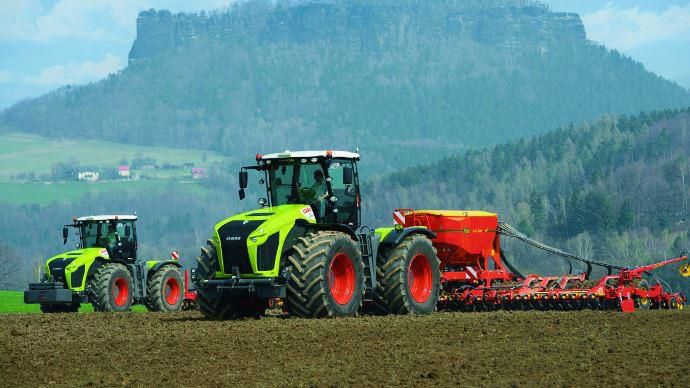 Claas Xerion au semis