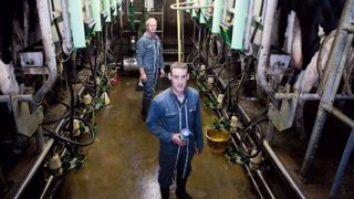 « Jusque-là nous recrutions uniquement des personnes déjà formées aux métiers de l’agriculture. Proposer des emplois à des personnes non qualifiées, recherchant un temps partiel à l’échelle locale, et leur permettre d’accéder à une formation exclusive constitue une réelle nouveauté et un plus pour le Groupement. », fait r « Jusque-là nous recrutions uniquement des personnes déjà formées aux métiers de l’agriculture. Proposer des emplois à des personnes non qualifiées, recherchant un temps partiel à l’échelle locale, et leur permettre d’accéder à une formation exclusive constitue une réelle nouveauté et un plus pour le Groupement. », fait r