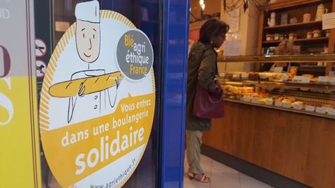 A Paris, la fournée d'Augustine, l'une des 600 boulangeries inscrites dans la démarche Agri-Ethique, qui permet de rémunérer le producteur de blé tendre avec un prix fixe sur trois ans, tenant compte des coûts de production. (©Terre-net Média) A Paris, la fournée d'Augustine, l'une des 600 boulangeries inscrites dans la démarche Agri-Ethique, qui permet de rémunérer le producteur de blé tendre avec un prix fixe sur trois ans, tenant compte des coûts de production. (©Terre-net Média)