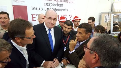 L'arrivée massive de vaches laitières sur le marché de la viande était au coeur des échanges entre Phil Hogan et les éleveurs, au Sommet de l'Elevage. (©Terre-net Média) L'arrivée massive de vaches laitières sur le marché de la viande était au coeur des échanges entre Phil Hogan et les éleveurs, au Sommet de l'Elevage. (©Terre-net Média)