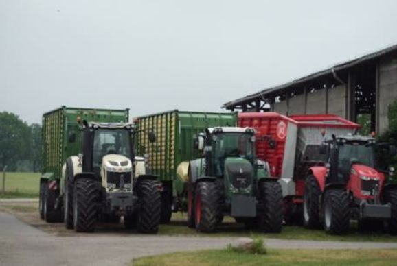 Seulement six tracteurs pour près de 2000 hectares !
