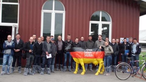 Eleveurs et techniciens sont partis avec le BTPL dans le nord de l'Allemagne en apprendre davantage sur la gestion des grands troupeaux. (©BTPL) Eleveurs et techniciens sont partis avec le BTPL dans le nord de l'Allemagne en apprendre davantage sur la gestion des grands troupeaux. (©BTPL)