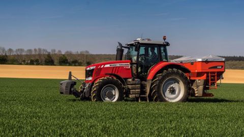 La longueur du 3e point s'adapte en permanence pour maintenir l'outil dans sa position d'origine. (©Massey Ferguson)<span style="font-size: 14px; text-align: justify; color: #000000;"> 