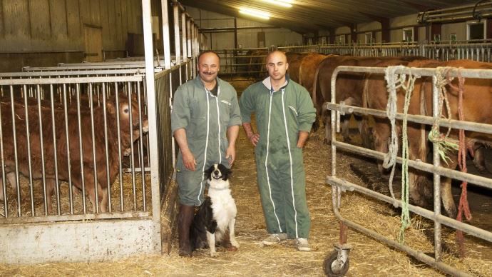 Veaux sous la mère Gérard et Mathieu Velles