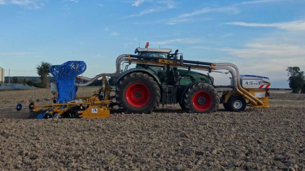 Alpego AsmaX, une trémie frontale triple option. (©Alpego)