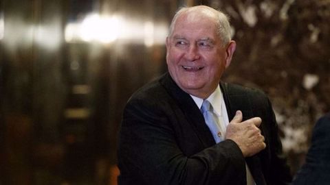 Sonny Perdue, ancien gouverneur de la Géorgie, a été propulsé secrétaire à l'agriculture dans le cabinet de Donald Trump. (©@TruckChampion) 