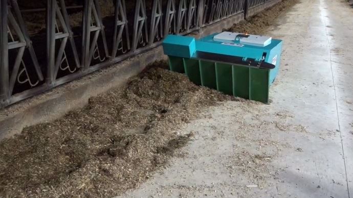 Alim Concept, le robot pousse-fourrage de CRD dispose d'une tapis tournant horizontalement